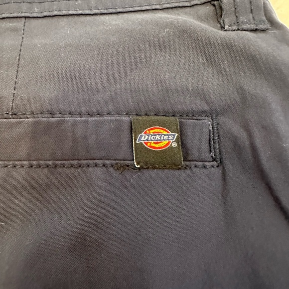 Dickies Temp IQ boys shorts. Size 18. - Picture 7 of 9